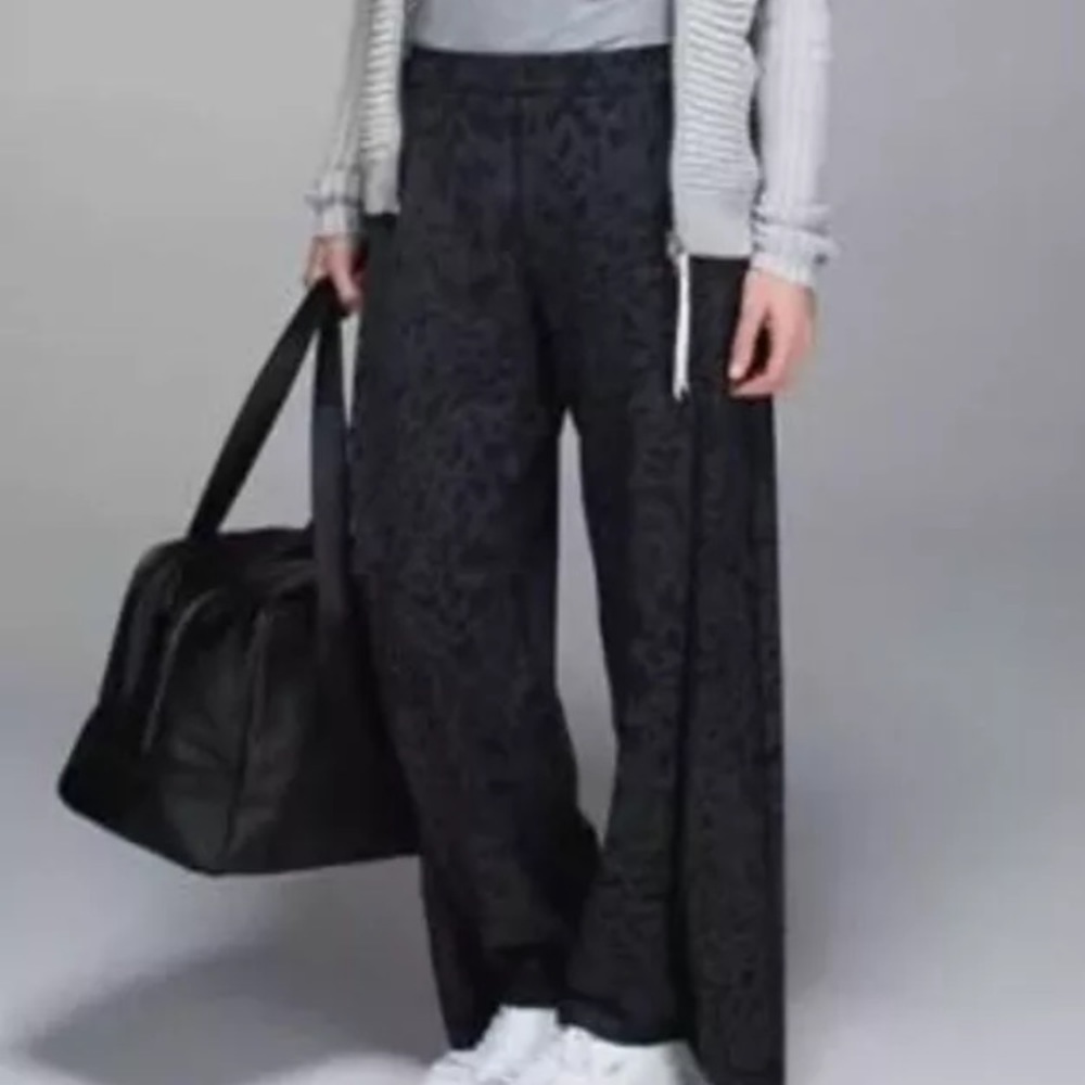 LULULEMON Forward Fold Trouser Wide Leg Pants Sz 2